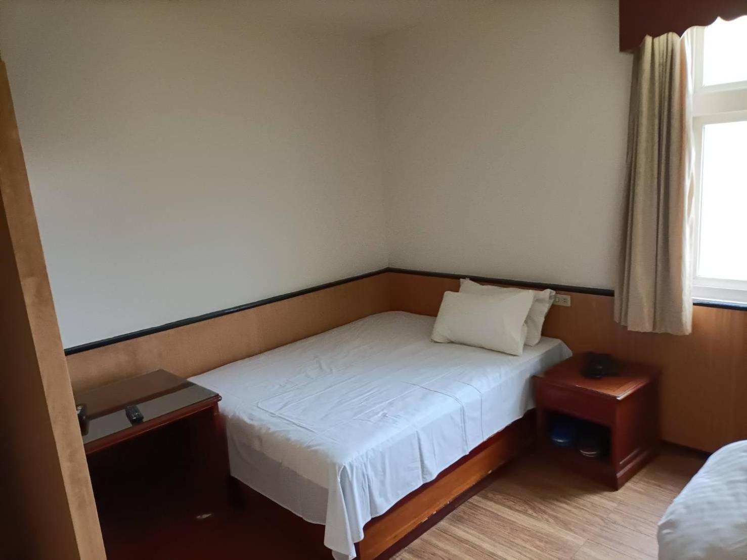 丸松商旅 Hotel Miaoli Luaran gambar